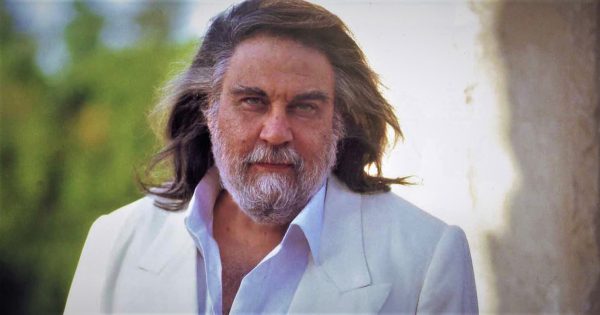 Όλα τα πλήκτρα μαύρα, όλες οι νότες μπλε: Ο Βαγγέλης Παπαθανασίου δεν μένει πια εδώ (1943-2022)
