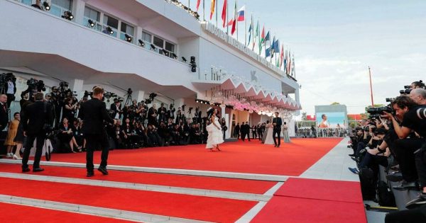 Το Φεστιβάλ Βενετίας ανακοίνωσε ότι οι ρωσικές ταινίες είναι ευπρόσδεκτες υπό έναν όρο