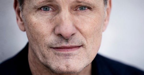 «Two Wolves»: Μια ασυνήθιστη, πραγματική, ιστορία από το Βιετνάμ για τον Βίγκο Μόρτενσεν