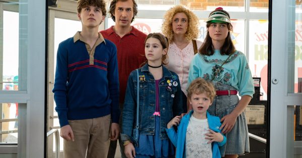 Τρέιλερ «White Noise»: Μπάουμπακ και σία αποδομούν την οικογένεια των ’80s