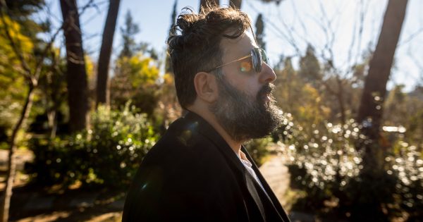 Τραγουδώντας στις «Μαλδίβες»: Ο Γιάννης Βεσλεμές μας μιλά για τα τραγούδια της ταινίας