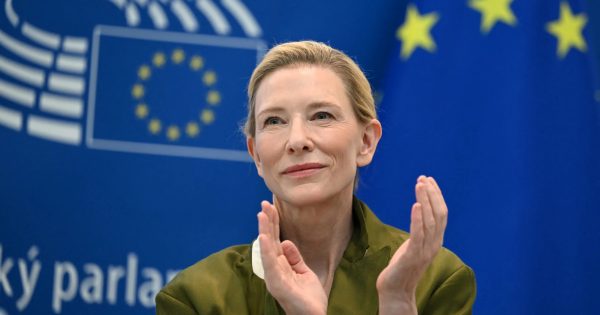 Η Κέιτ Μπλάνσετ συμβάλλει στην προστασία της ανθρώπινης ταυτότητας από την ΤΝ