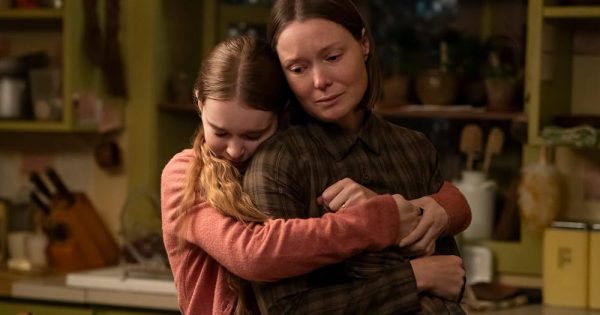 Τρέιλερ «Carrie»: Ο Μάικ Φλάναγκαν (ξανα)διαβάζει Στίβεν Κινγκ για τη μικρή οθόνη