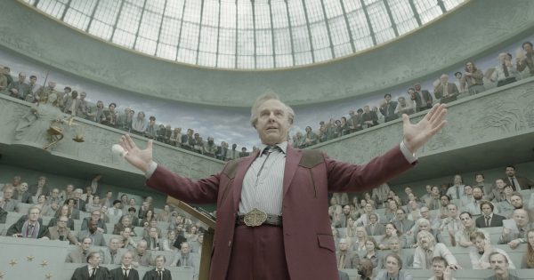 Τρέιλερ «Digger»: Ένας αγνώριστος Τομ Κρουζ πατά το κουμπί της Αποκάλυψης