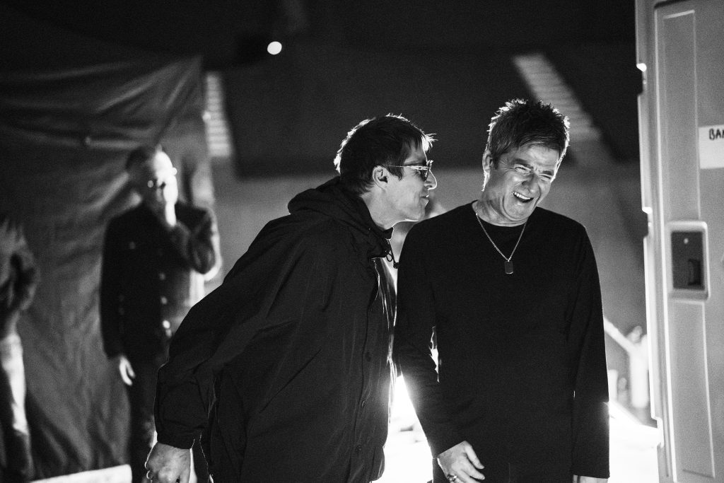 simon-emmett-oasis-tokyo-doc_1581_107781219