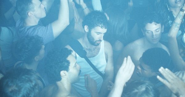 «Club Kid»: Η μεγάλη έκπληξη των φετινών Καννών και μια από τις καθοριστικές ταινίες του 2026 μόλις απέκτησε το πρώτο της τρέιλερ