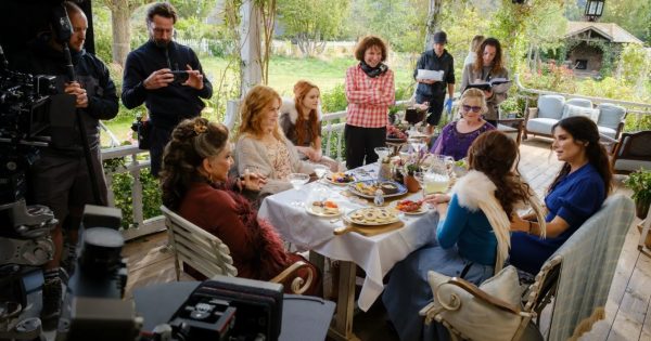 Σουζάνε Μπίερ: «Η μαγεία στο “Practical Magic 2” υπάρχει για να δοκιμάζει την αγάπη»