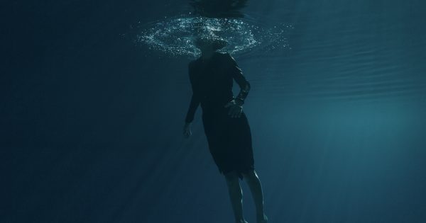 Η ταινία της Έφης Σπύρου «Between Water and Roof: Stories of Black» διαγωνίζεται στο Aesthetica Short Film Festival 2026